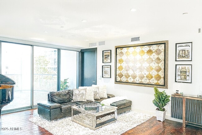 Foto del edificio - 4422 N 75th St