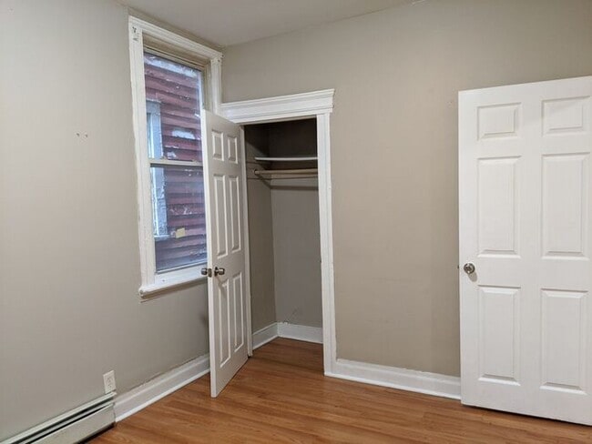 Building Photo - 3 Bedroom Apartment with Wooden Deck Porch