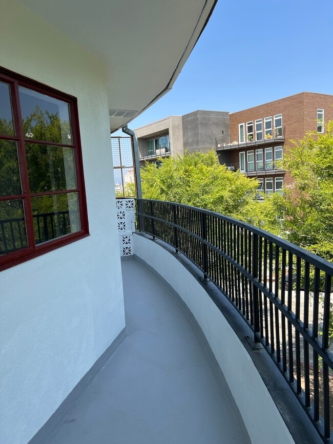 Building Photo - Council Street Apartments