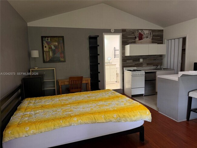 Foto del edificio - 2633 NE 32nd St