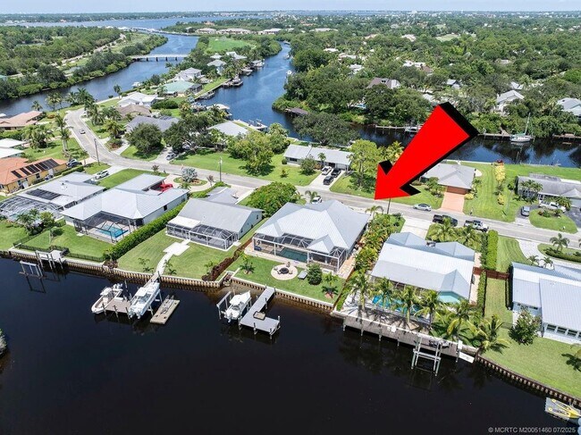 Foto del edificio - 562 SW Pine Tree Ln