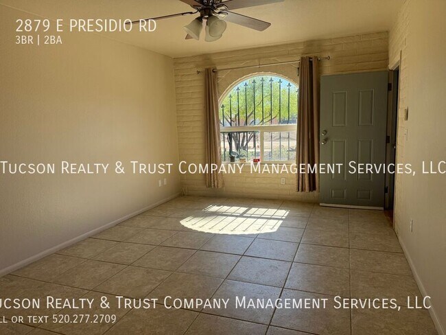 Foto del edificio - 2879 E Presidio Rd