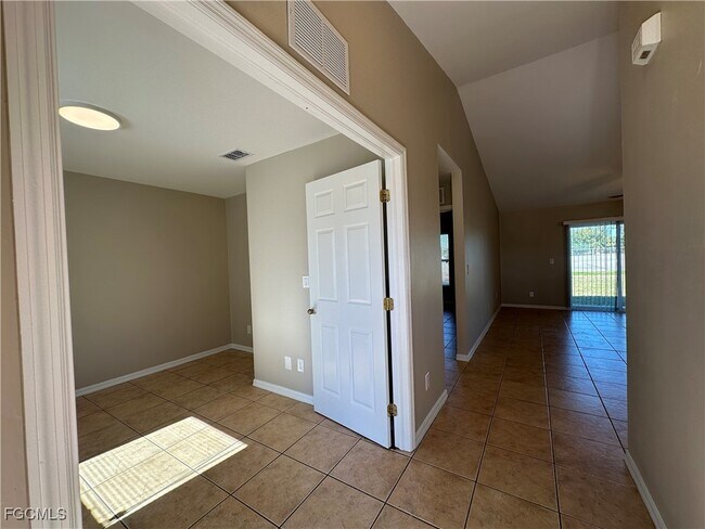 Foto del edificio - 2411 Park Rd