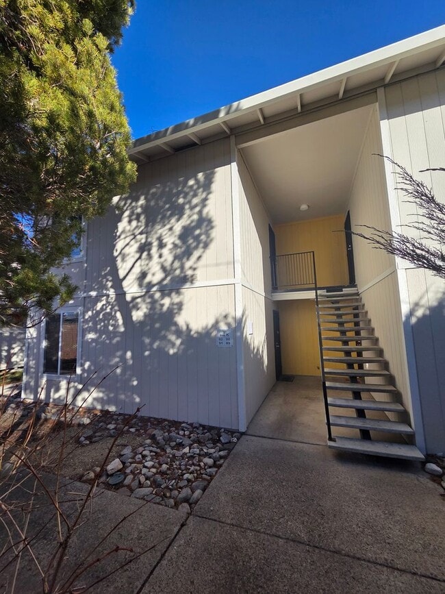 Building Photo - 400 S Saliman Rd