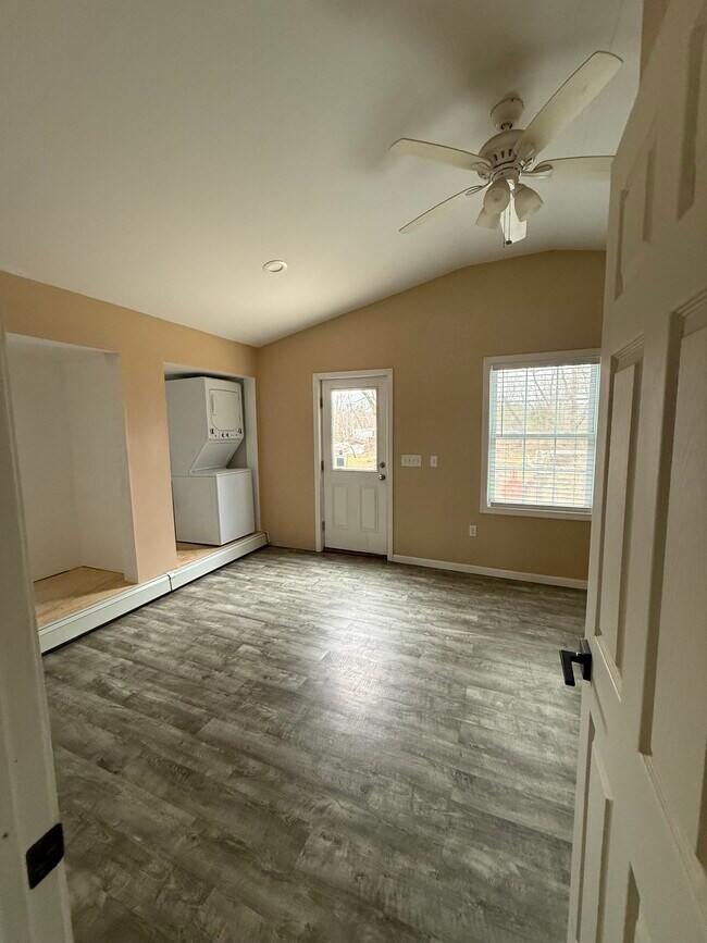 Foto del edificio - 158 Lake Hayward Rd