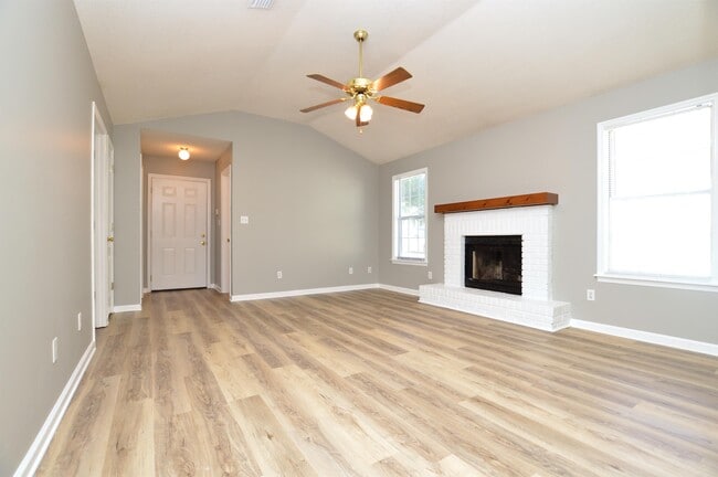 Building Photo - 1332 Edgewood Dr