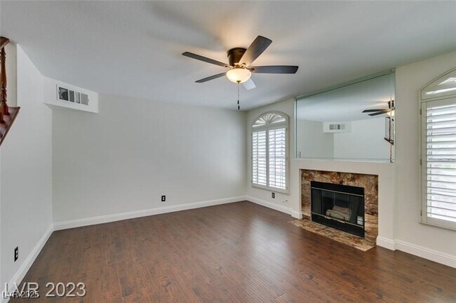 Foto del edificio - 2602 Country Maple Ave
