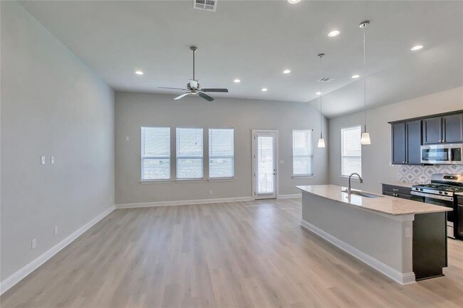 Foto del edificio - 2140 Base Burner Path, Leander, TX 78641 -...