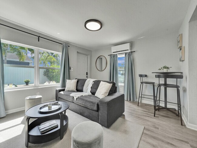 Foto del edificio - 717 SW 2nd Ct