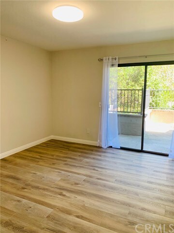 Building Photo - 5 Valley View