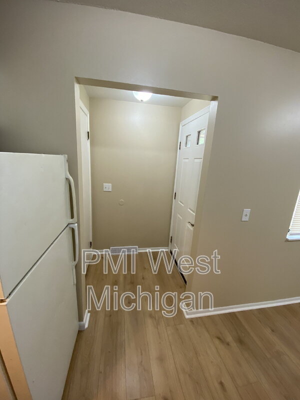 Foto del edificio - 6081 In the Pines Dr SE