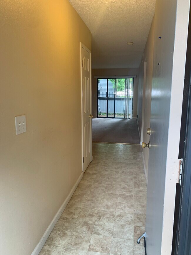 Foto del edificio - 3180 Country Club Dr