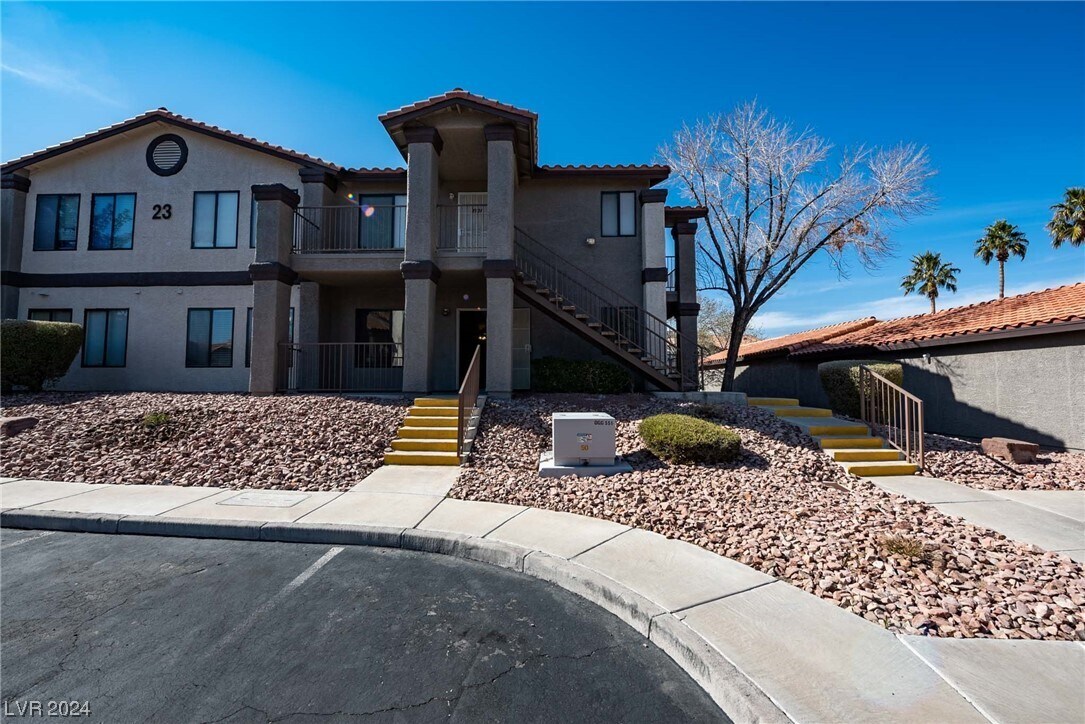 Foto principal - 1575 W Warm Springs Rd