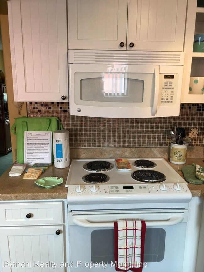 Building Photo - 2 br, 1 bath House - 6800 Sunset Way #704