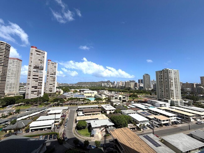 Foto del edificio - 1 Bedroom, 1 Bathroom, 1 Parking (Ala Wai Plaza)