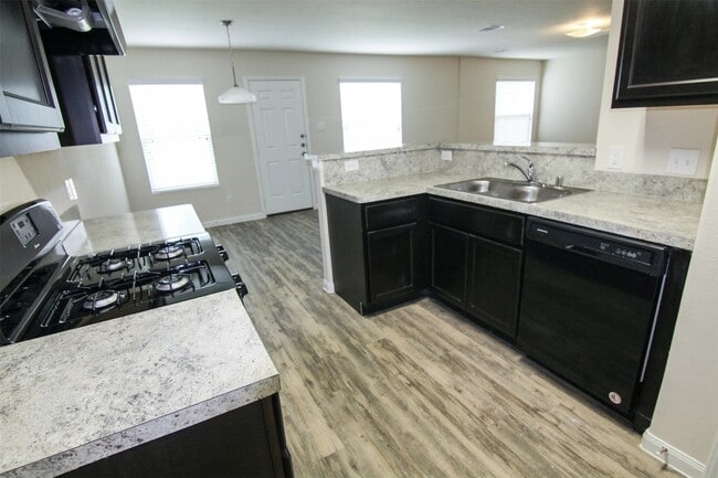 Foto del edificio - 6022 Peaceful Ridge Dr