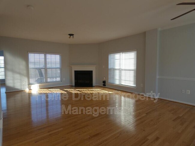 Building Photo - 88 Carriage Hill Dr
