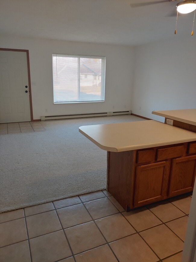 Living/dining area - 300 Clear Fork Dr