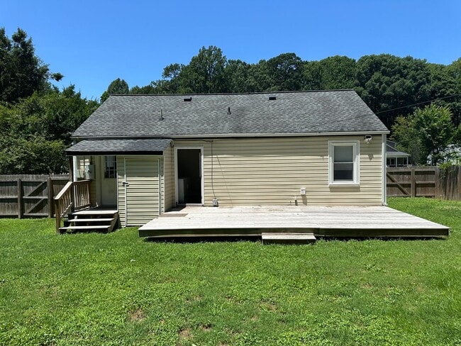 Building Photo - $2,200 / 2 br / 2 ba / 864 sqft