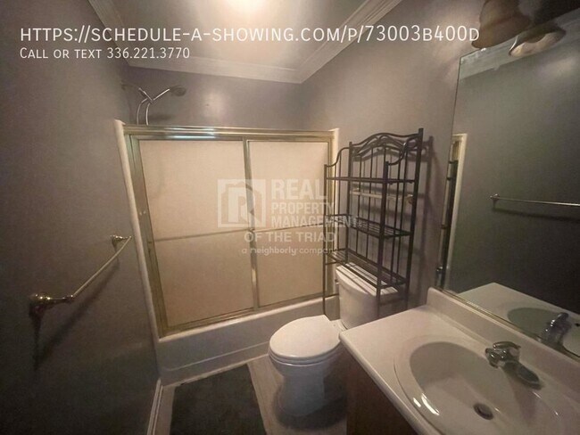 Building Photo - Picturesque Single Level 3bd/2ba Property ...