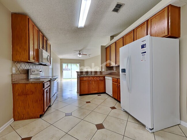 Building Photo - 364 Summit Dr