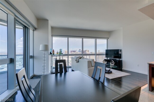Building Photo - 4471 Dean Martin Dr