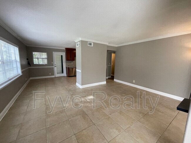 Foto del edificio - 10447 Greenhaven Dr