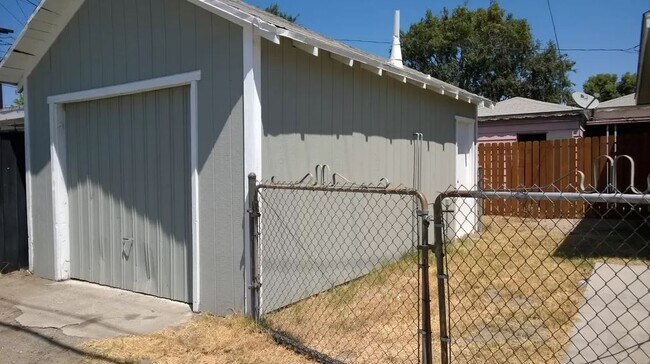 Building Photo - 2409 Couts Ave