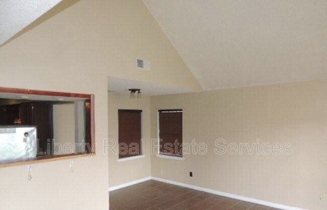 Building Photo - 925 Granger Dr