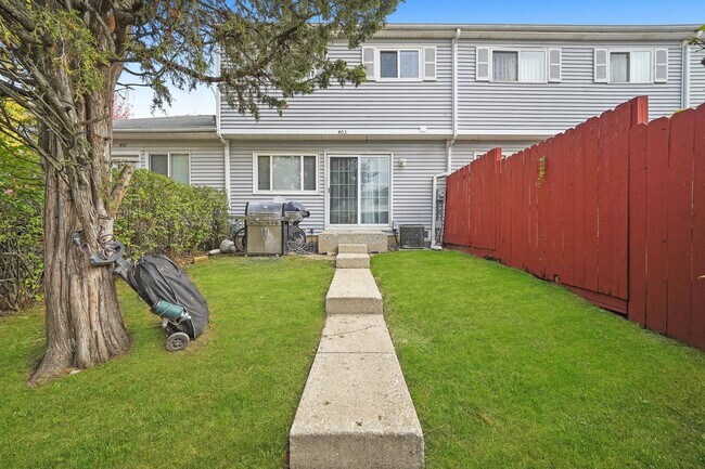 Building Photo - 403 Gainsborough Ct