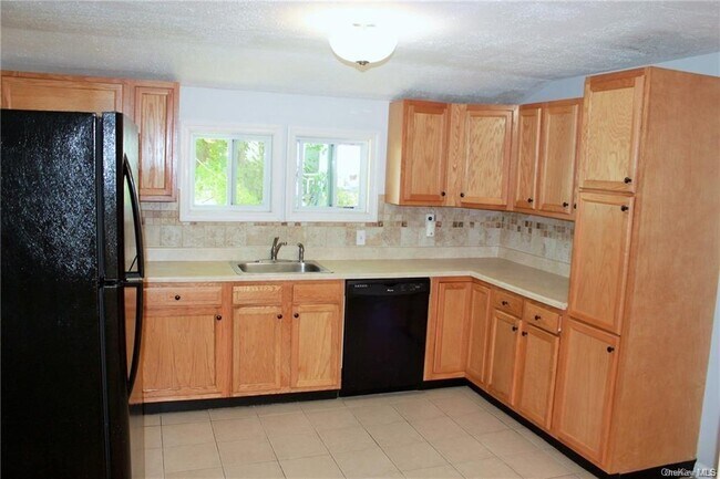 Building Photo - 77 Brookside Ave