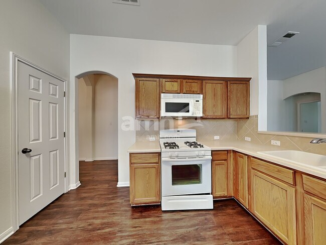 Building Photo - 860 Goldenrod Street
