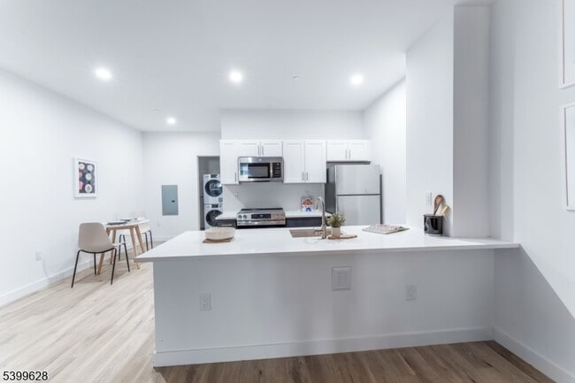 Foto del edificio - 10 Commerce Ct