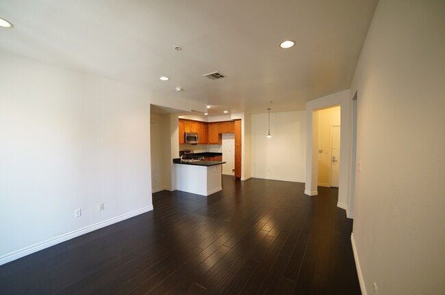 Building Photo - 360 W Avenue 26