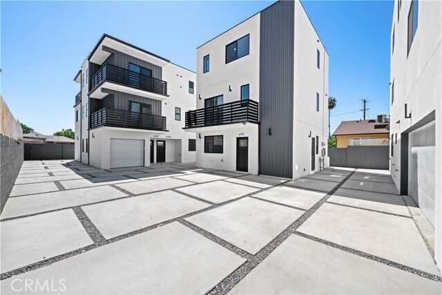 Foto del edificio - 6702 Kester Ave