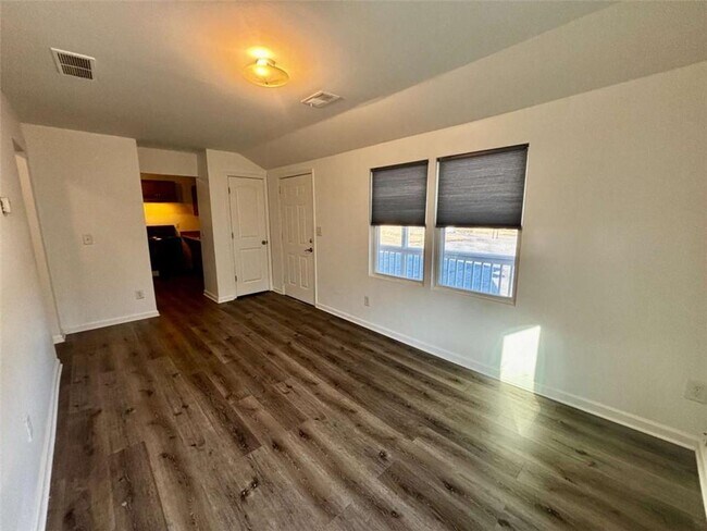 Foto del edificio - 424 Northdale Rd