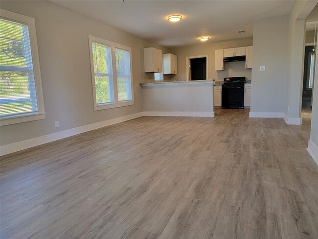 Foto del edificio - BEAUTIFUL RECENTLY REMODELED 3 BEDROOM 2 B...