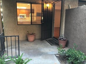 Building Photo - 4732 Lakeview Ave