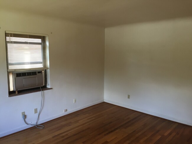 Building Photo - 2440 Losantiville Ave