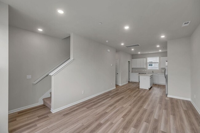 Building Photo - 1205 Harper Lndg