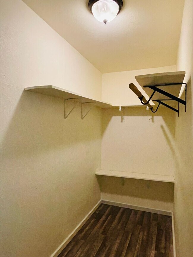 Foto del edificio - 2408 Wulff Ln