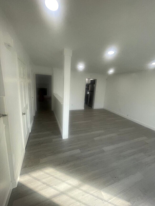 Building Photo - Awesome townhome in Kempsville Lake