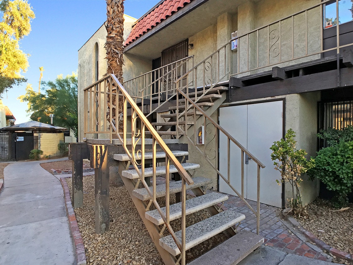 Primary Photo - 1405 E Vegas Valley Dr