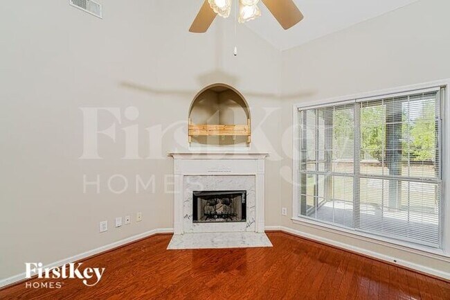 Foto del edificio - 417 Waterford Dr