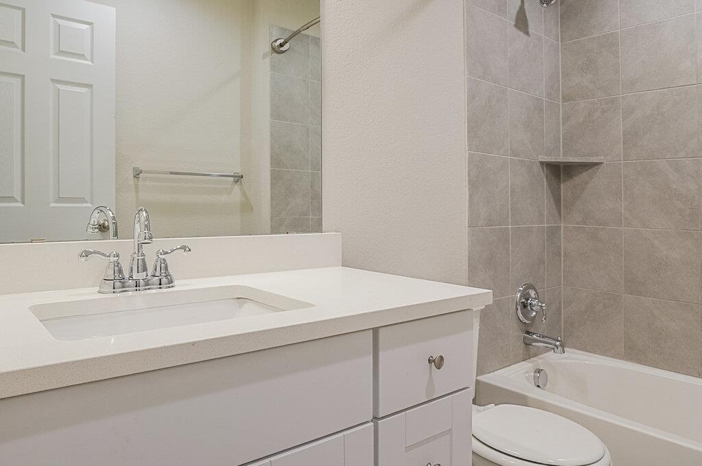 Foto principal - 5306 Golden Canary Ln