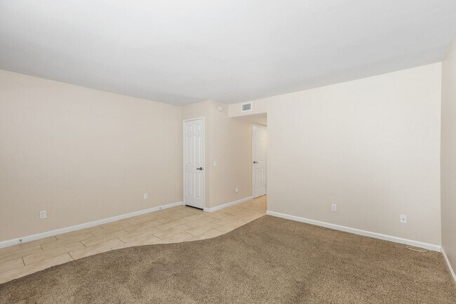Foto del edificio - 5661 Lake Park Way