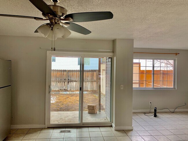 Building Photo - Lovely Townhome with 3 Levels in Lafayette!