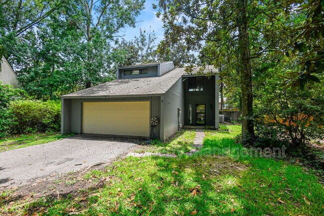 Building Photo - 9 Stallion Ct