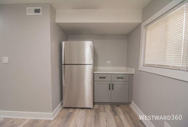 Foto del edificio - 6141 N Hermitage Ave