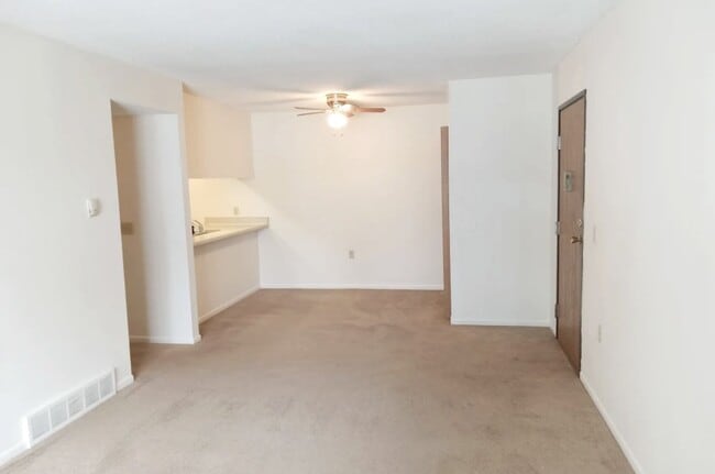 Building Photo - 608 N 4th St